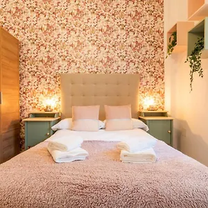 https://tuguest-plaza-pescaderia-catedral.es-andalucia.com
